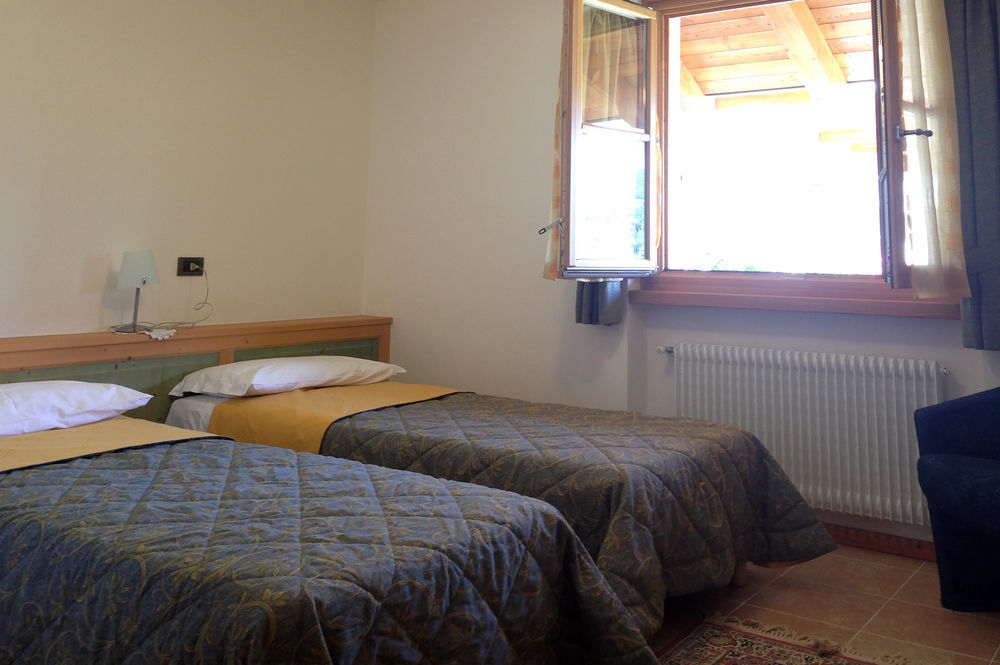 Garni Lilly Hotell San Lorenzo Dorsino Eksteriør bilde